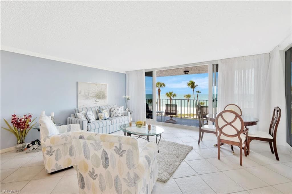 10701 Gulf Shore DR # 302, NAPLES FL 34108-1