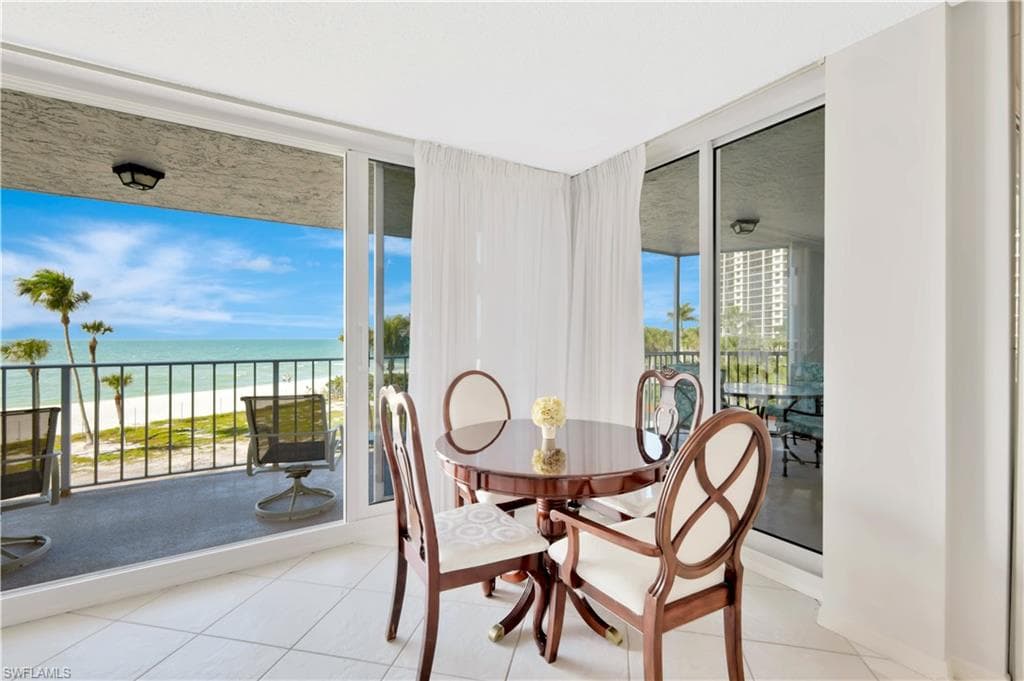 10701 Gulf Shore DR # 302, NAPLES FL 34108-11