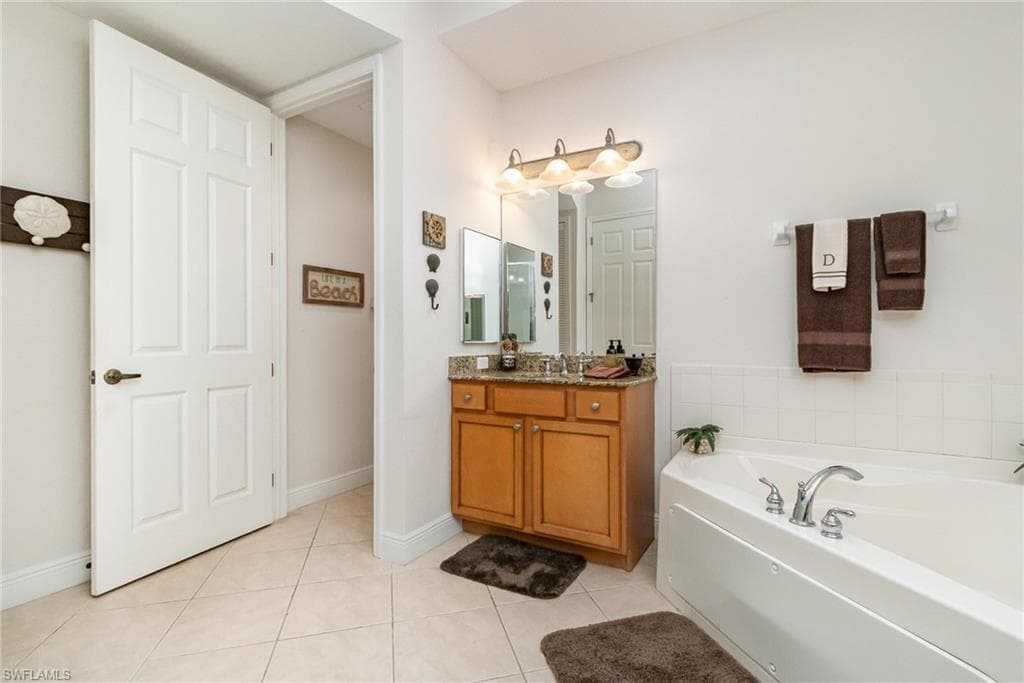 174 Shadroe Cove CIR # 1002, CAPE CORAL FL 33991-17