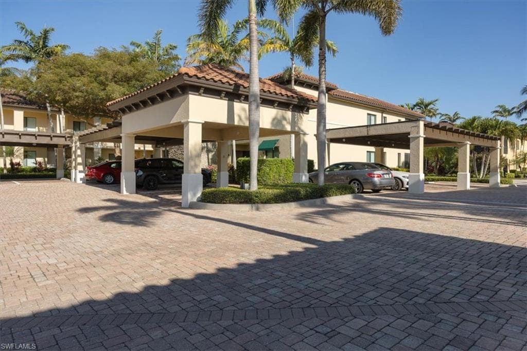 985 Sandpiper ST # 206, NAPLES FL 34102-1