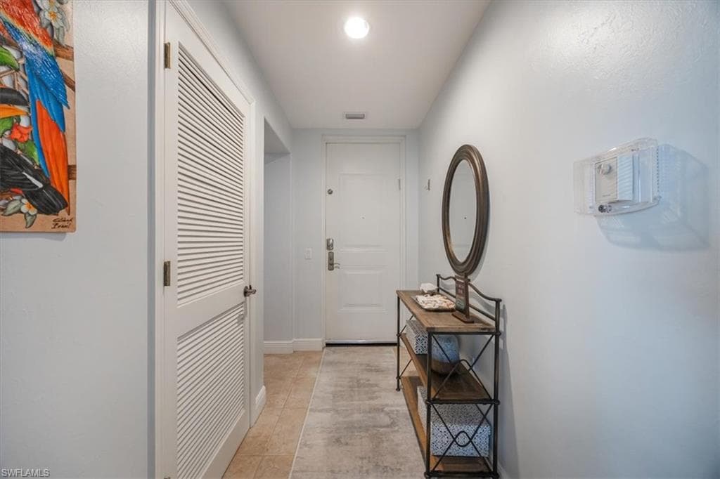 985 Sandpiper ST # 206, NAPLES FL 34102-2