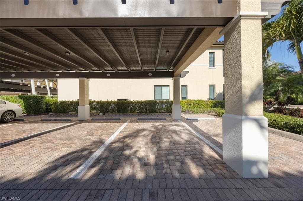 985 Sandpiper ST # 206, NAPLES FL 34102-34