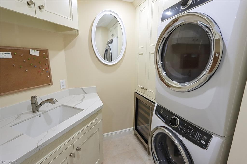 60 Seagate DR # 402, NAPLES FL 34103-22