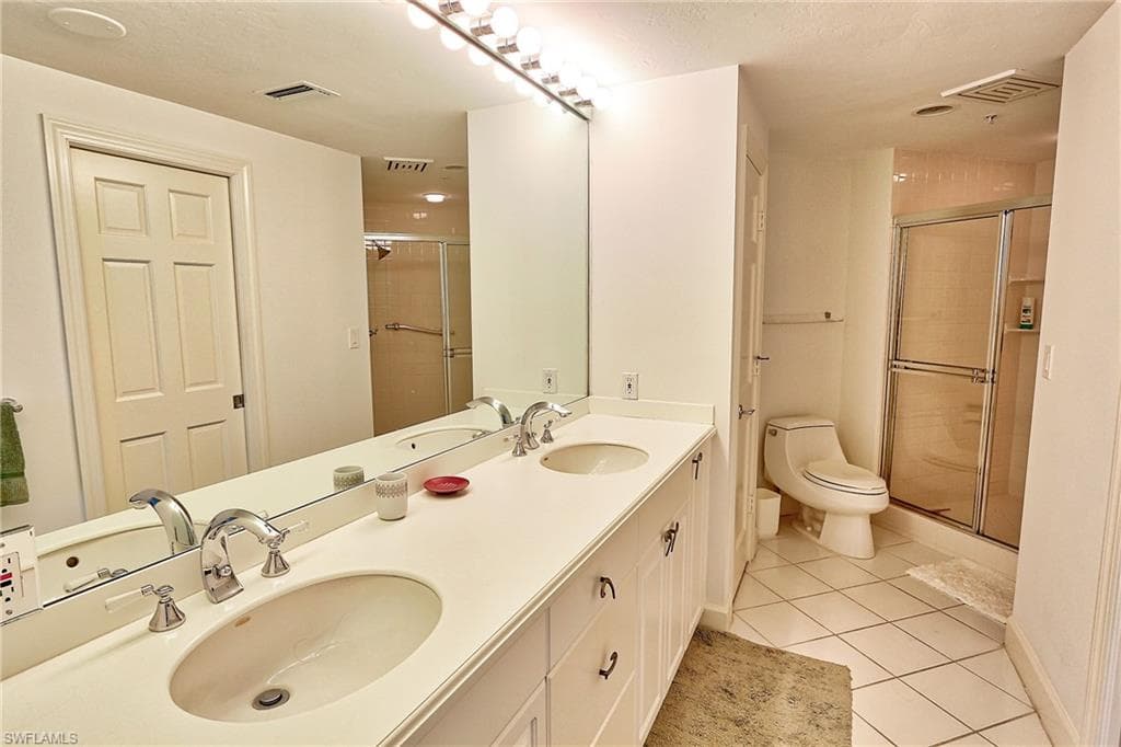 60 Seagate DR # 805, NAPLES FL 34103-16