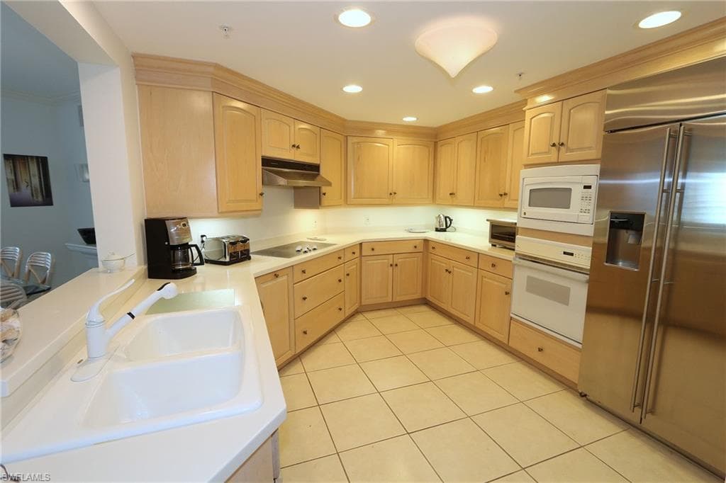60 Seagate DR # 805, NAPLES FL 34103-10
