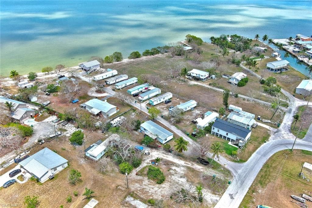 1165 Rewis DR, CHOKOLOSKEE FL 34138-16