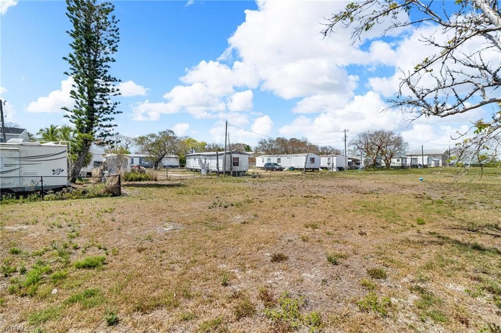 1165 Rewis DR, CHOKOLOSKEE FL 34138-15