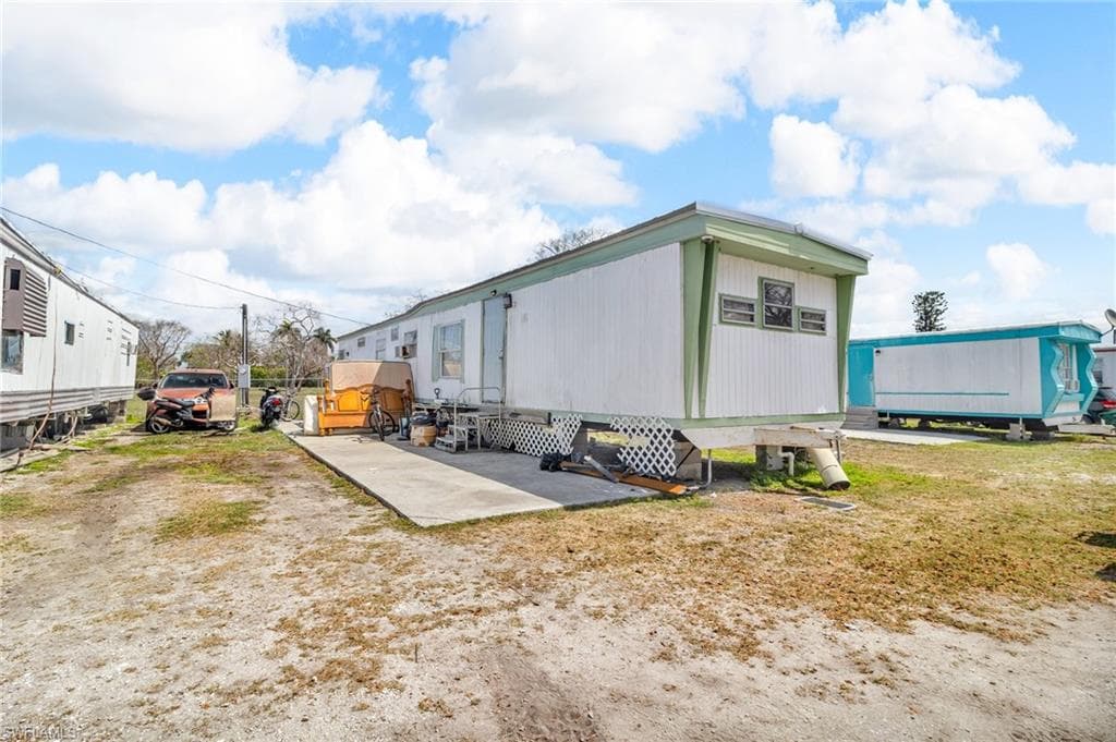 1165 Rewis DR, CHOKOLOSKEE FL 34138-4