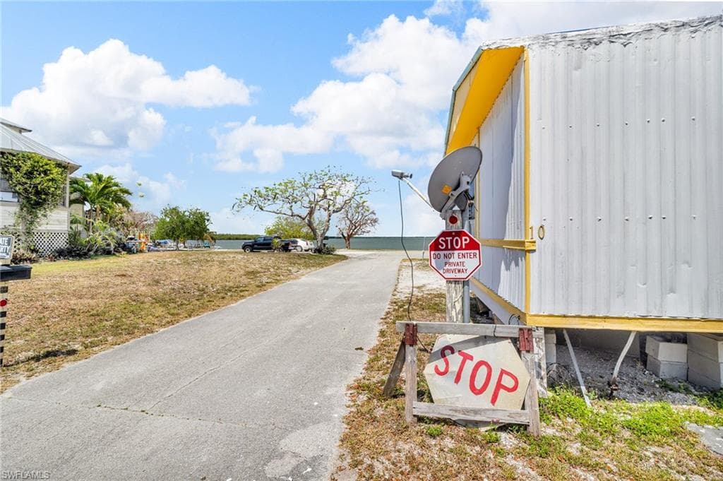 1165 Rewis DR, CHOKOLOSKEE FL 34138-13