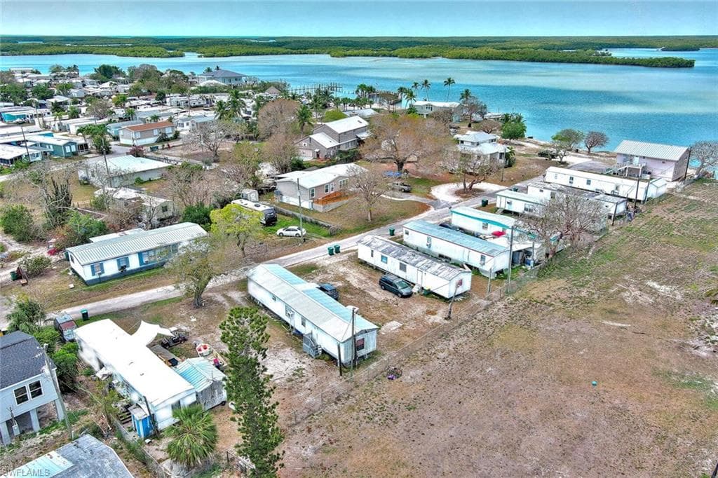 1165 Rewis DR, CHOKOLOSKEE FL 34138-18