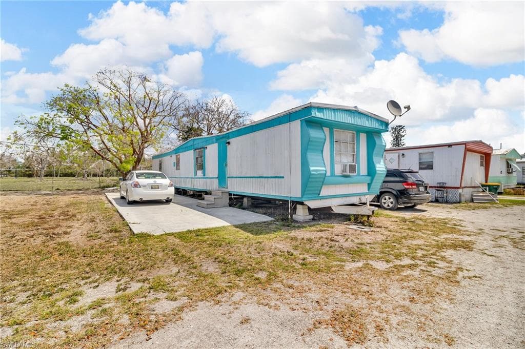 1165 Rewis DR, CHOKOLOSKEE FL 34138-3