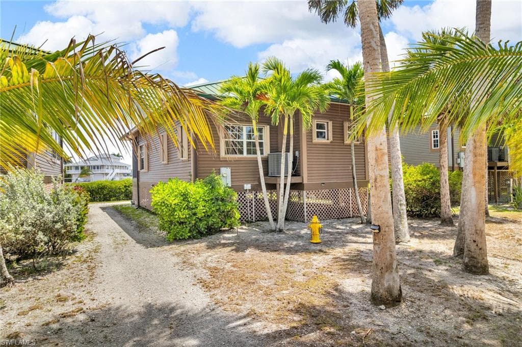 305 Storter AVE N # 5, EVERGLADES CITY FL 34139-31