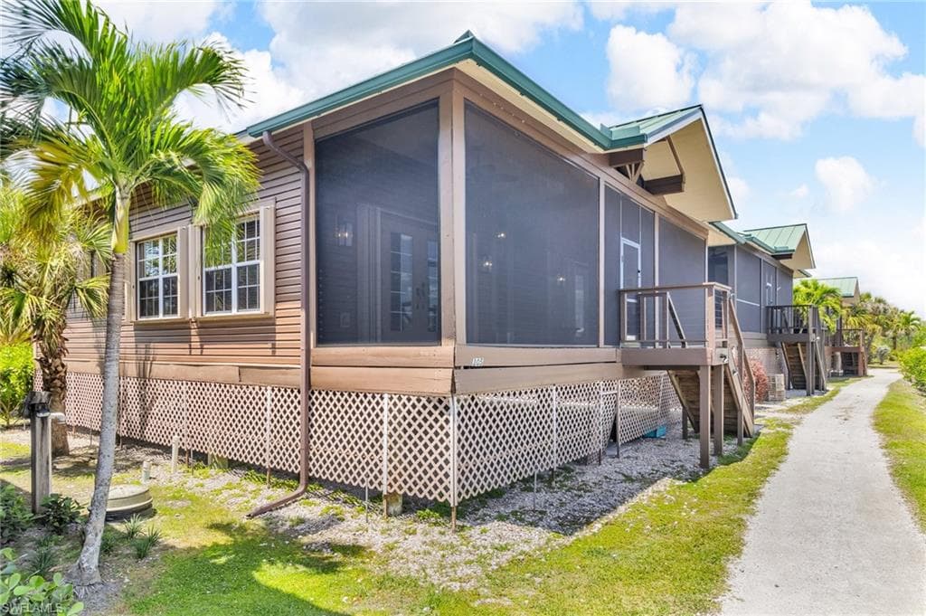 305 Storter AVE N # 5, EVERGLADES CITY FL 34139-29