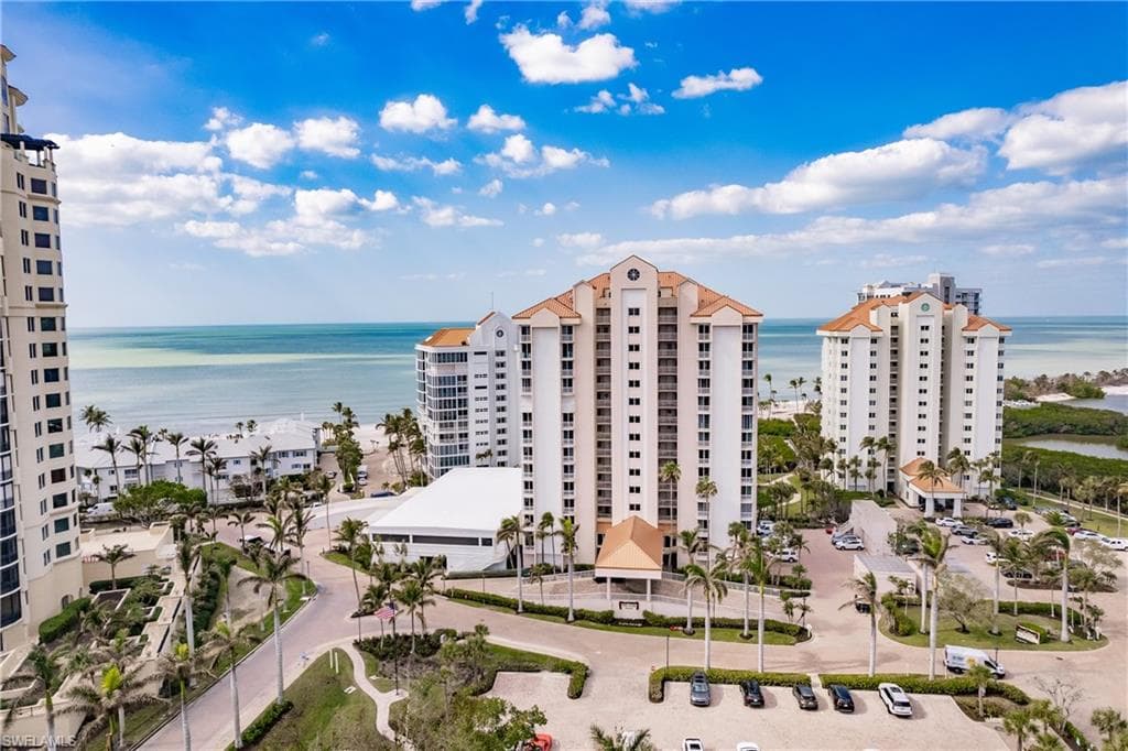 40 Seagate DR # 202A, NAPLES FL 34103-1