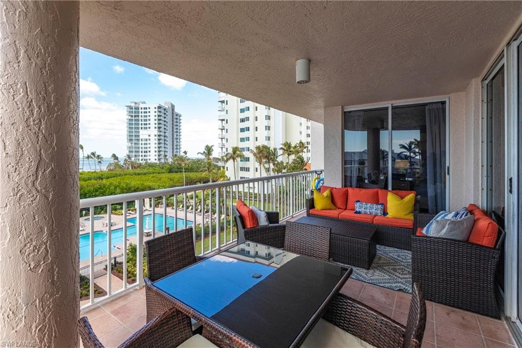 40 Seagate DR # 202A, NAPLES FL 34103-16