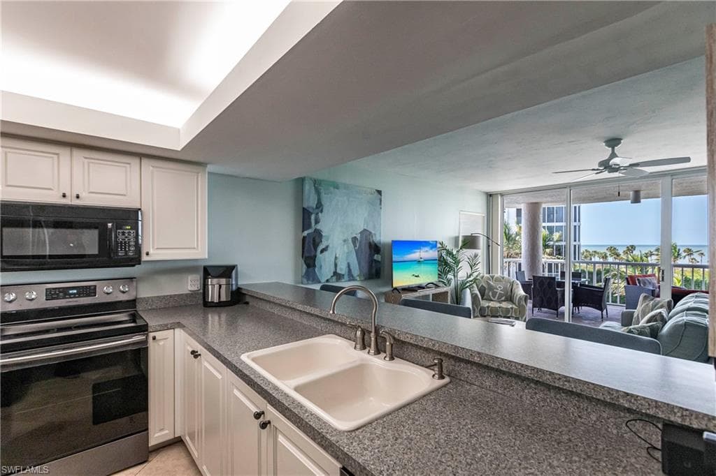 40 Seagate DR # 202A, NAPLES FL 34103-19