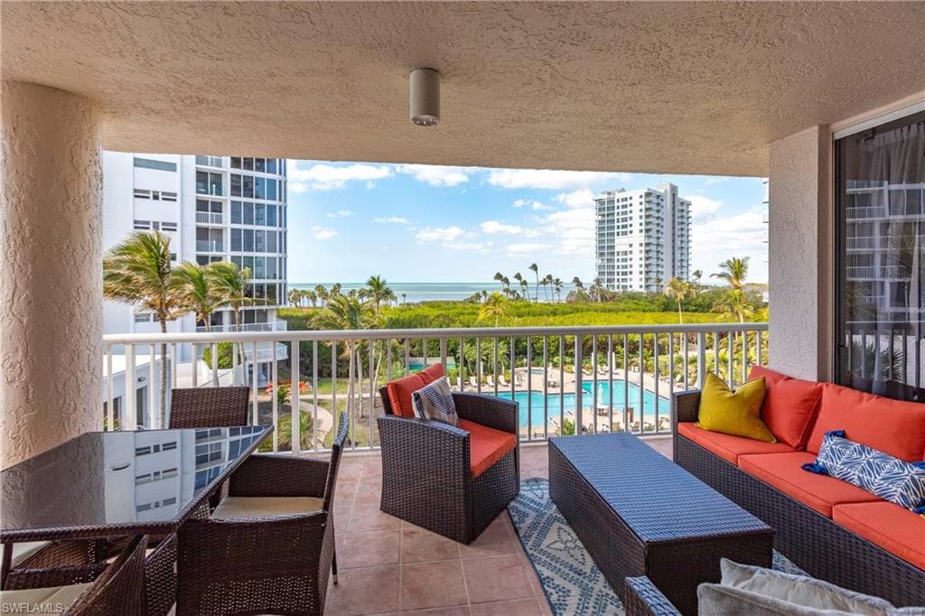 40 Seagate DR # 202A, NAPLES FL 34103-9