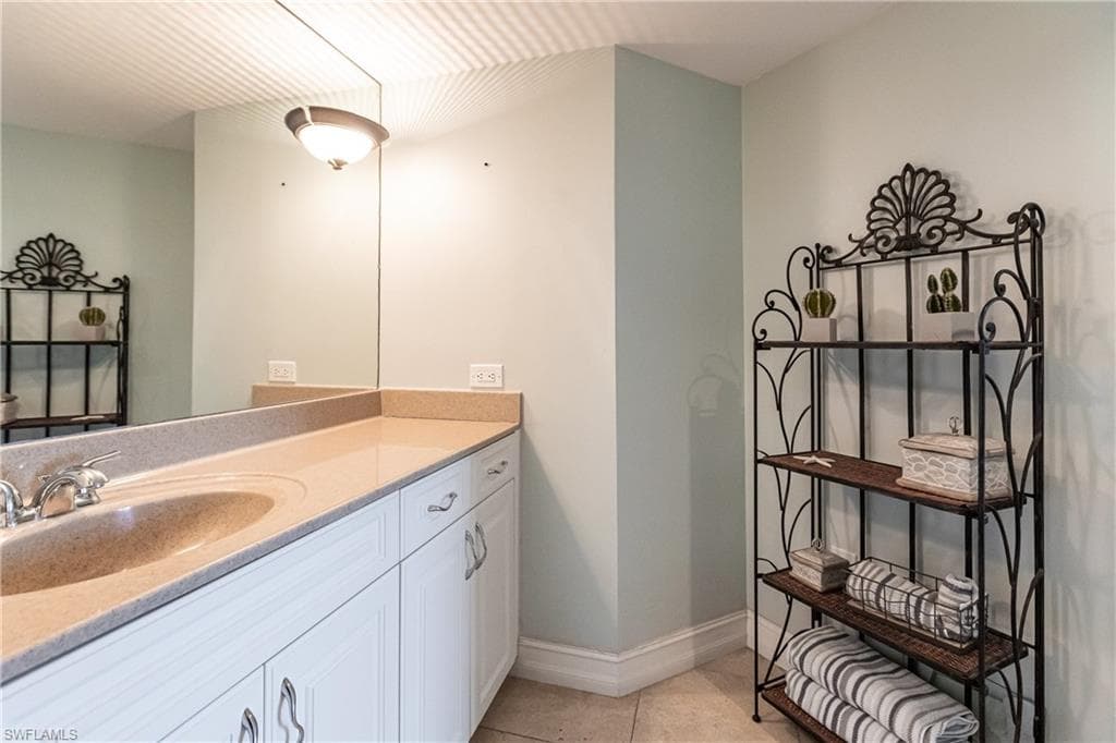 40 Seagate DR # 202A, NAPLES FL 34103-32