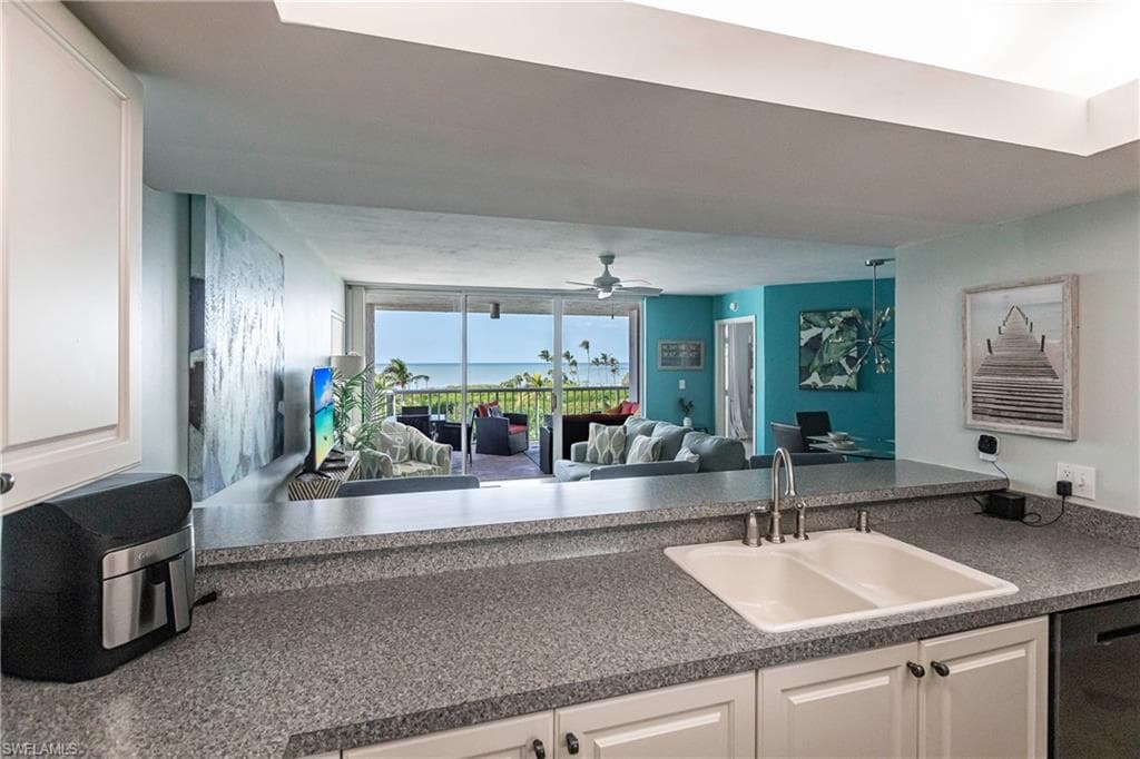 40 Seagate DR # 202A, NAPLES FL 34103-20