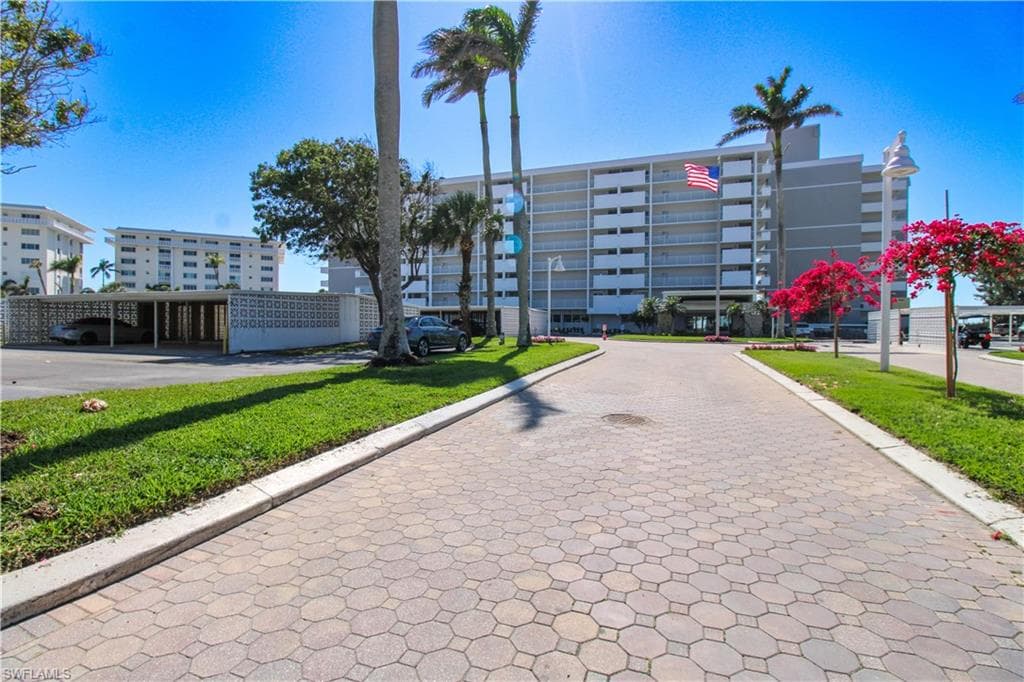 3443 Gulf Shore BLVD N # 213, NAPLES FL 34103-2