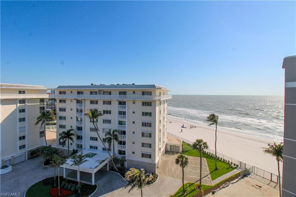 3443 Gulf Shore BLVD N # 213, NAPLES FL 34103-36