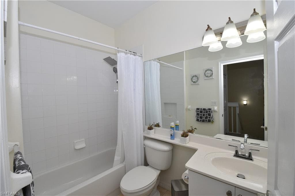 15151 Summit Place CIR # 231, NAPLES FL 34119-25