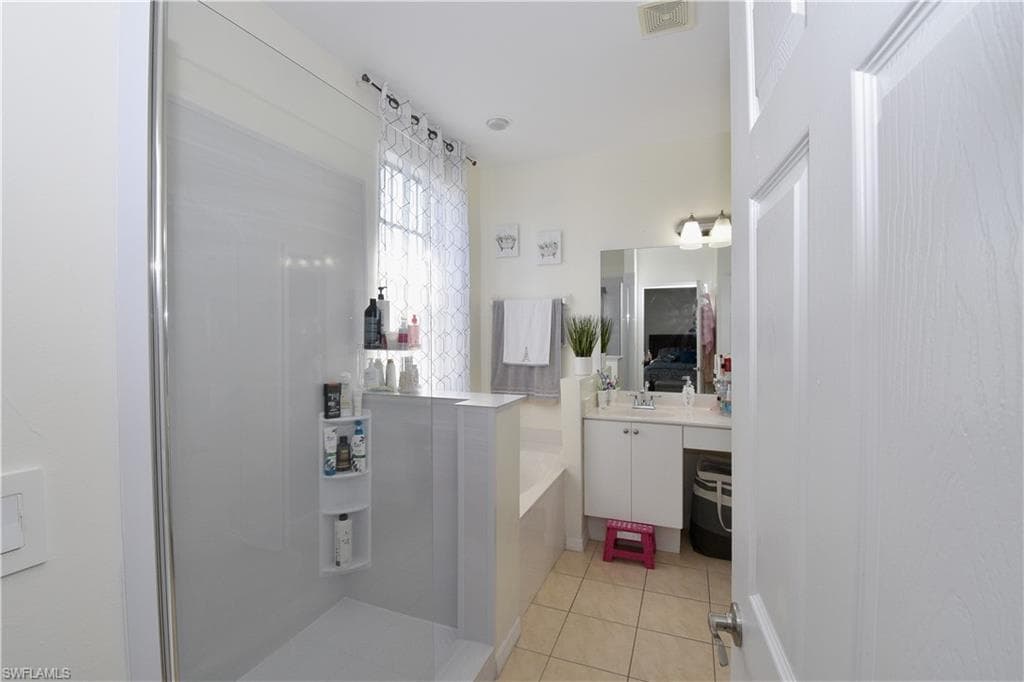 15151 Summit Place CIR # 231, NAPLES FL 34119-31