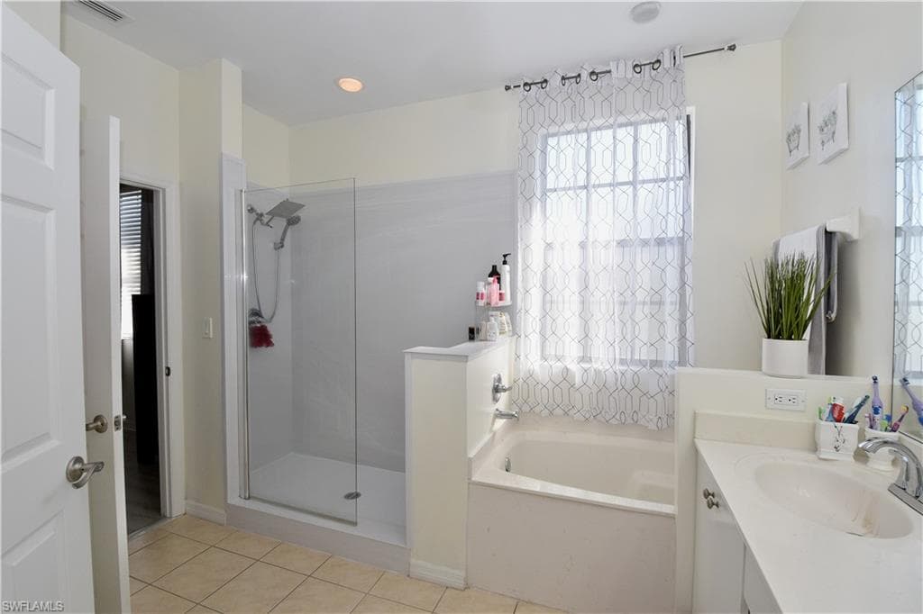 15151 Summit Place CIR # 231, NAPLES FL 34119-29