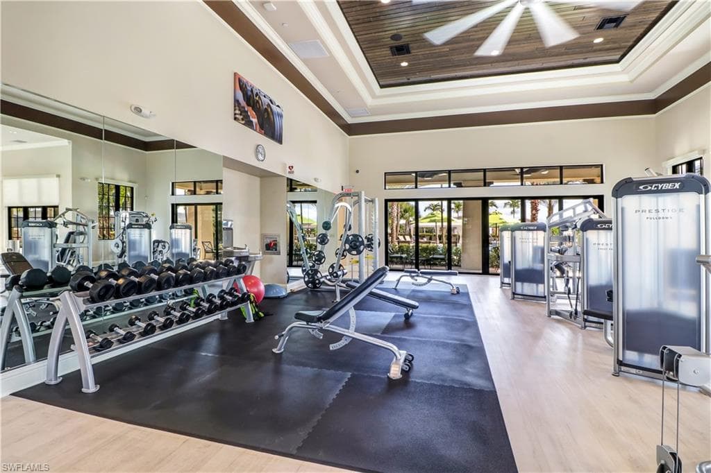 9327 Glenforest DR, NAPLES FL 34120-15