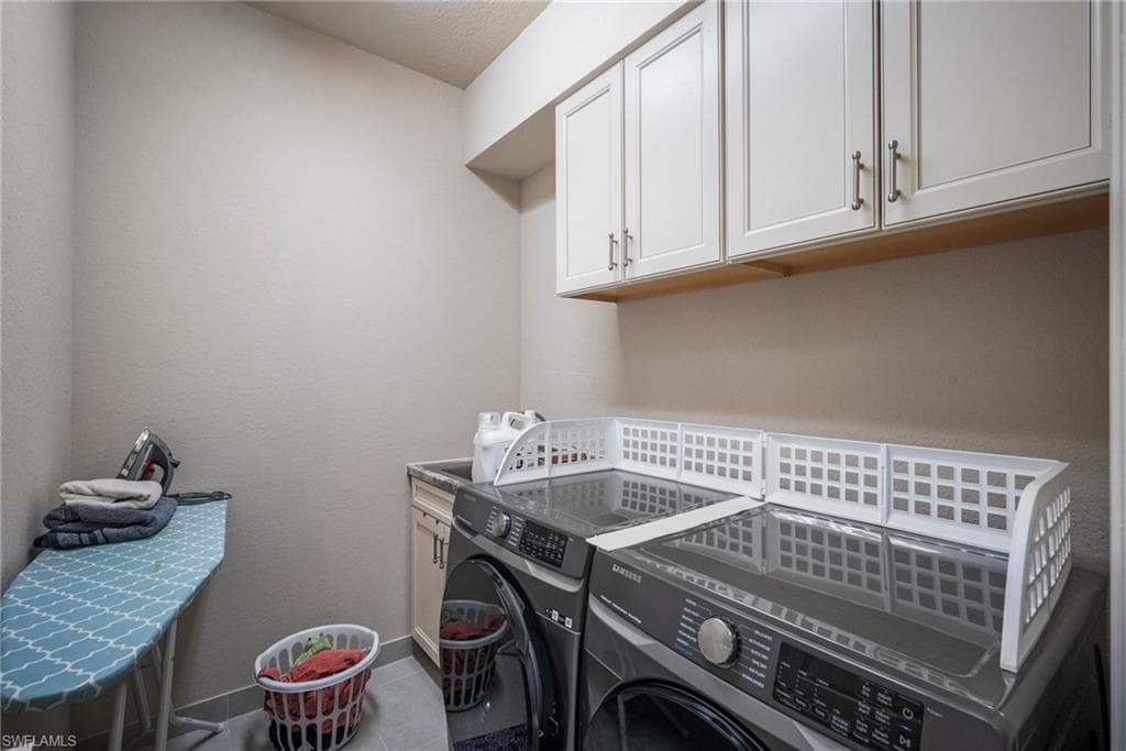 4334 Aurora ST, NAPLES FL 34119-43