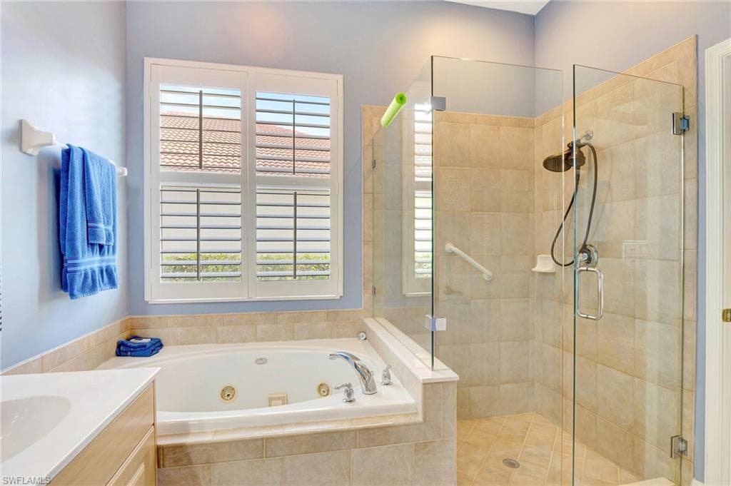 7903 Founders CIR, NAPLES FL 34104-22