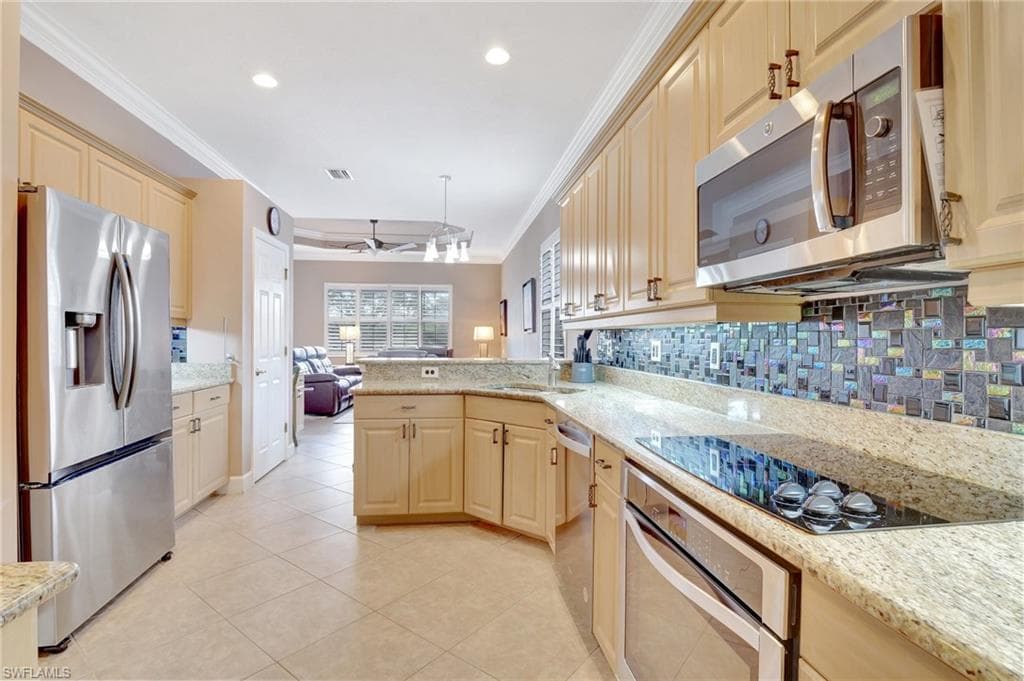 7903 Founders CIR, NAPLES FL 34104-6