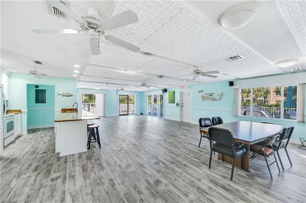 3072 Sandpiper Bay CIR # M202, NAPLES FL 34112-38