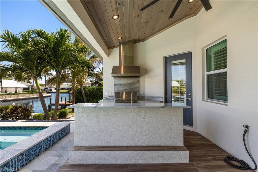 6617 Joanna CIR, FORT MYERS FL 33919-21