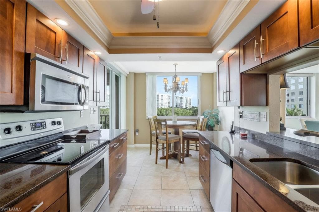 21 Bluebill AVE # B401, NAPLES FL 34108-6