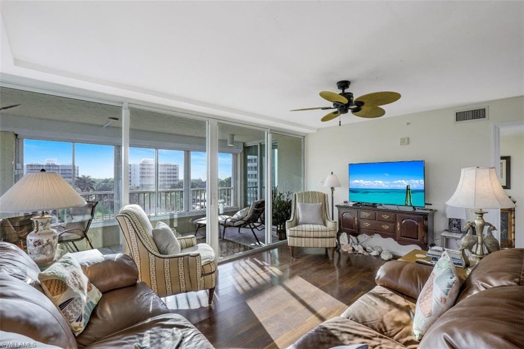 21 Bluebill AVE # B401, NAPLES FL 34108-2