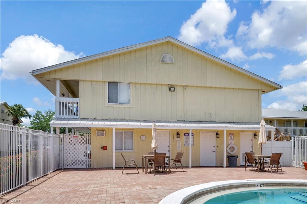 4633 Bayshore DR # M3, NAPLES FL 34112-22