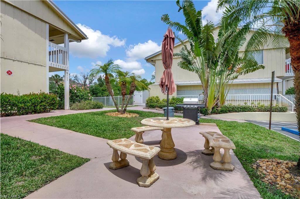 4633 Bayshore DR # M3, NAPLES FL 34112-25