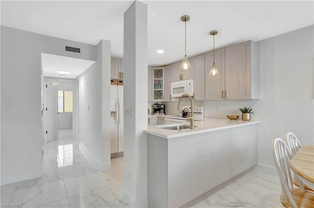 4633 Bayshore DR # M3, NAPLES FL 34112-4