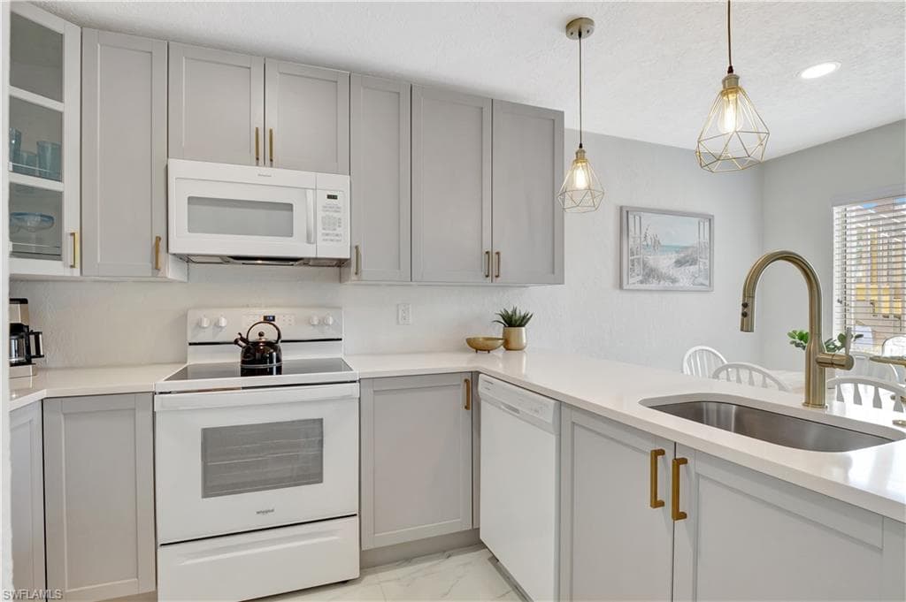 4633 Bayshore DR # M3, NAPLES FL 34112-3