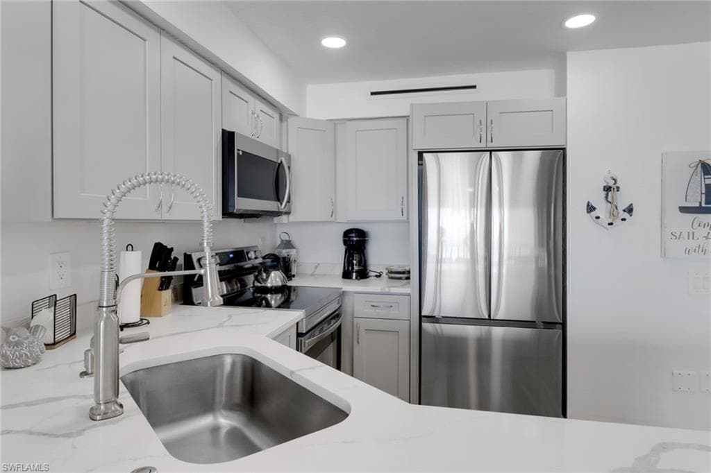 25850 Hickory BLVD # 102, BONITA SPRINGS FL 34134-10