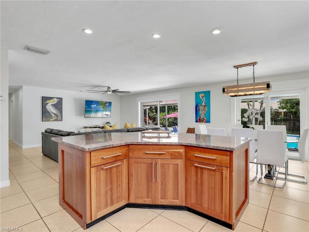 1268 Lake Shore DR, NAPLES FL 34103-5
