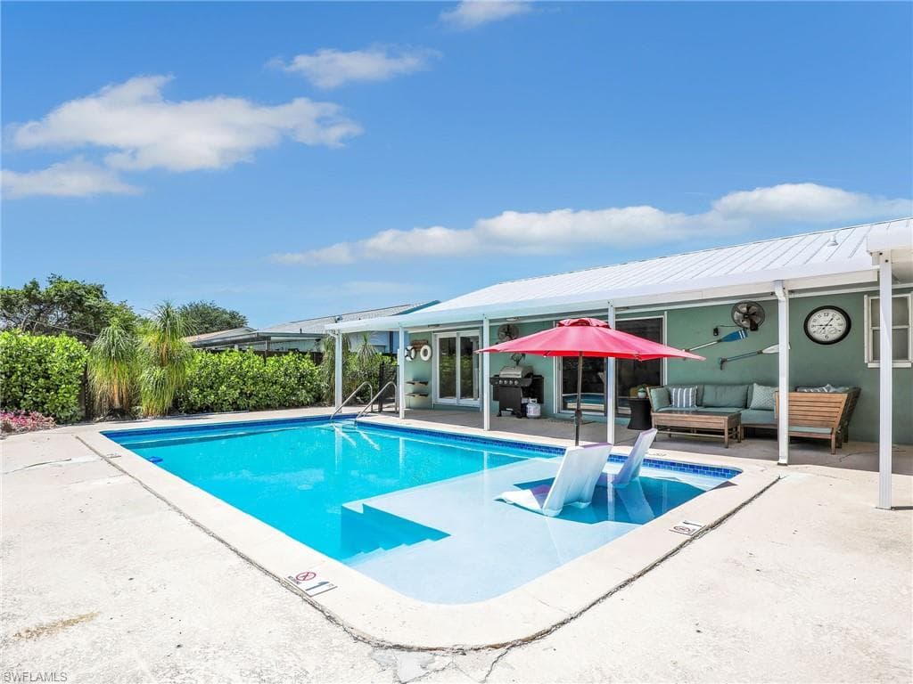 1268 Lake Shore DR, NAPLES FL 34103-15