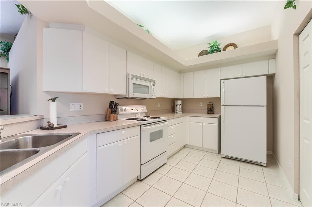 23810 Marbella Bay RD # 202, ESTERO FL 34135-4