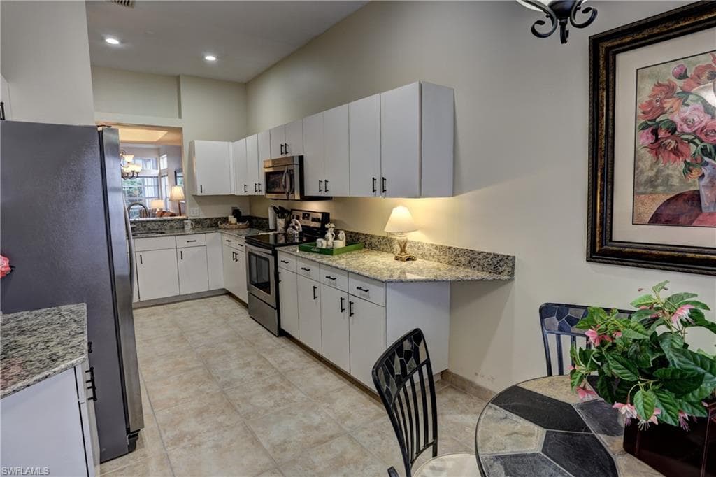 130 Amblewood LN # 801, NAPLES FL 34105-12