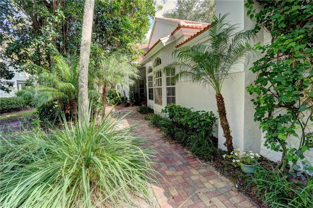 130 Amblewood LN # 801, NAPLES FL 34105-2
