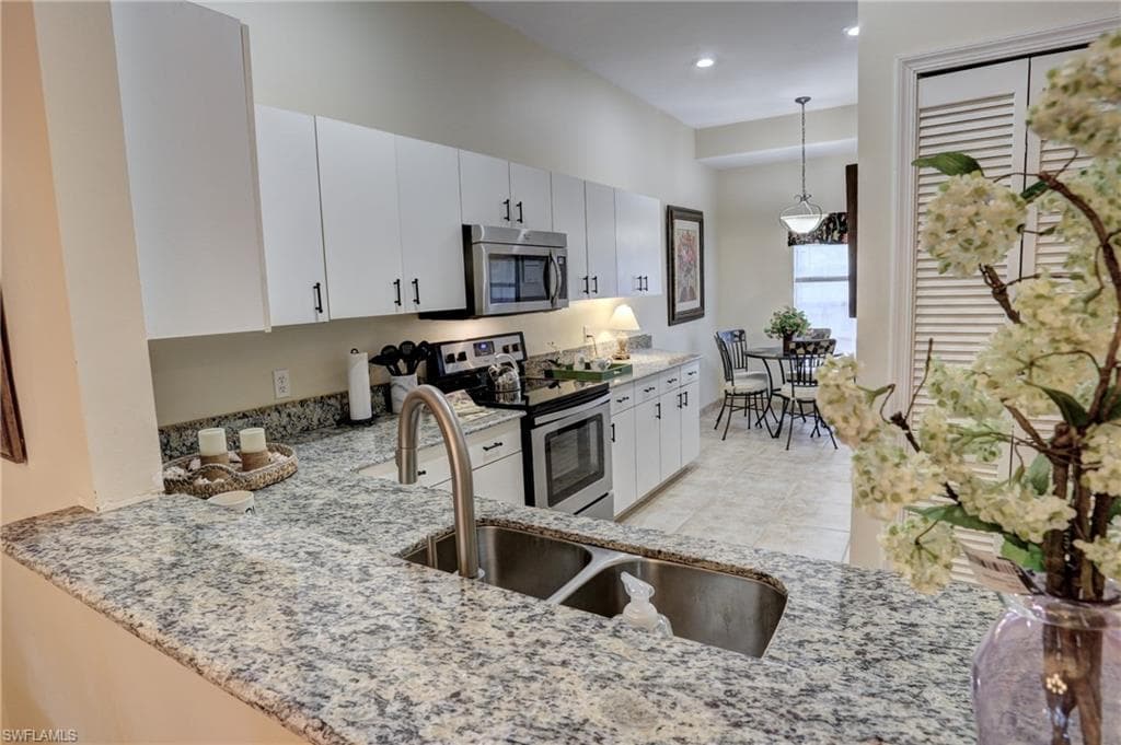 130 Amblewood LN # 801, NAPLES FL 34105-9