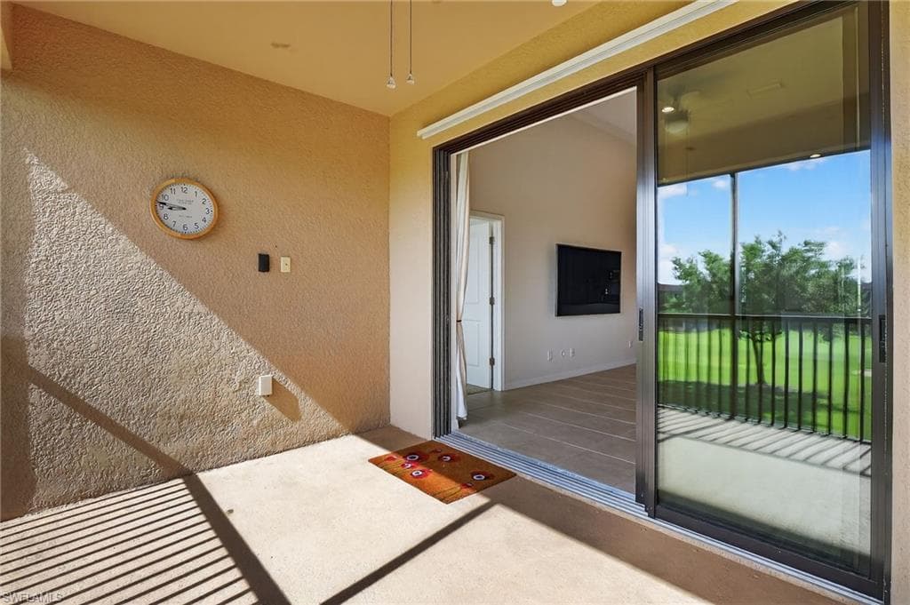 9386 Pocida CT # 202, NAPLES FL 34119-33