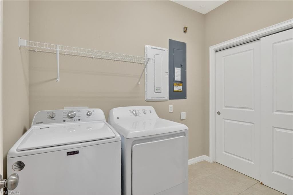 9386 Pocida CT # 202, NAPLES FL 34119-24