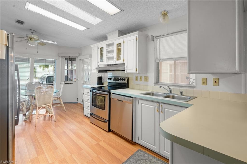 49 Turquoise AVE, NAPLES FL 34114-8